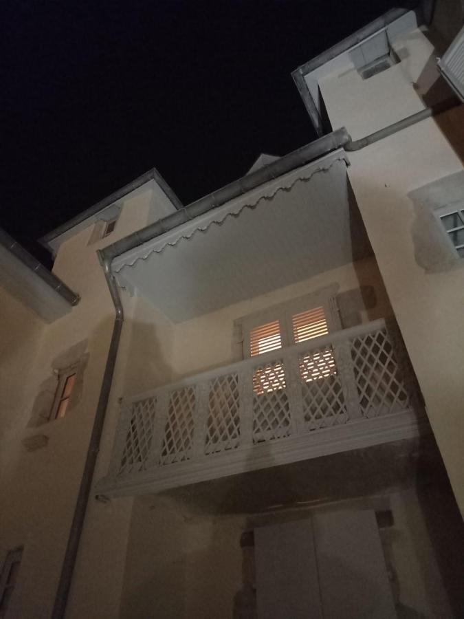 Апартаменты Les Meubles Du Colombier Лон-ле-Сонье Экстерьер фото